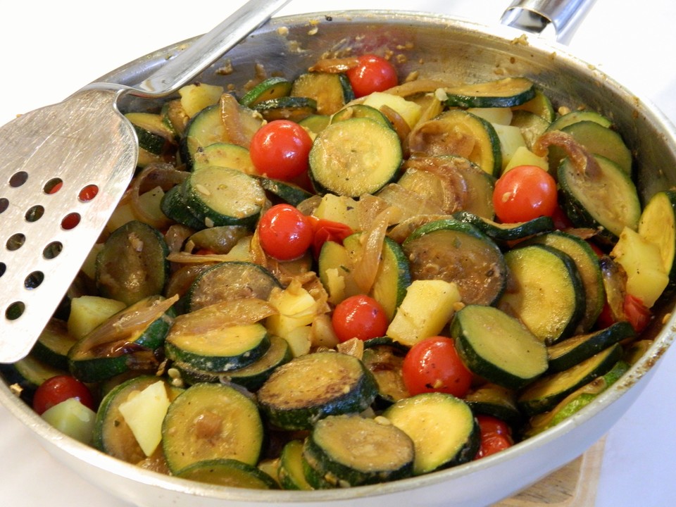 Zucchini Gemüse mit Kartoffeln und Tomaten von imuel Chefkoch