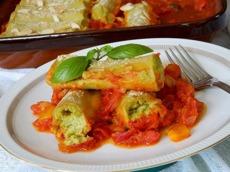 Cannelloni mit Brokkoli Mascarponefüllung in Tomatensauce von Be Kir