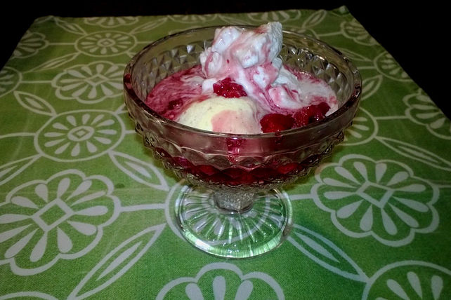 Vanilleeis Mit Hei En Himbeeren Von Matthias Chefkoch