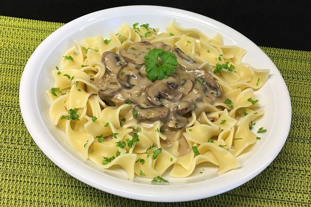 Bandnudeln Mit Champignon Sahne Sauce Von Lizamatthias Chefkoch