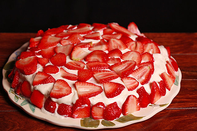 Sehr Leichte Erdbeer Quark Torte Von Cordulamundry Chefkoch