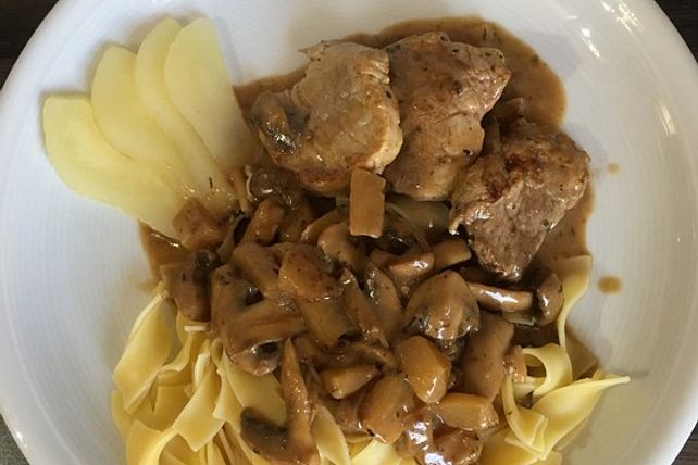 Schweinefilet Medaillons Mit Birne Und Champignon Balsamico Sauce Von Miuvial Chefkoch