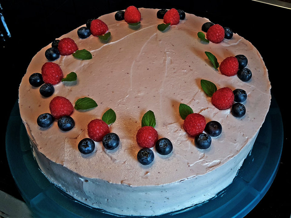 Fruchtige Sommertorte Mit Himbeeren Und Heidelbeeren Von Popaja Chefkoch