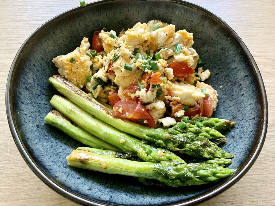 Gr Ner Spargel Mit R Hrei Tomaten Und Schnittlauch Von Cindy Chefkoch