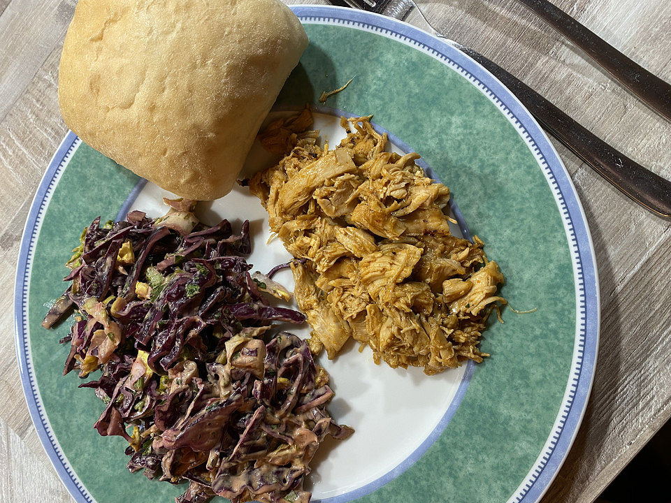 Rotkohl Koriander Salat Mit Pulled Chicken Und Ciabattabr Tchen Von