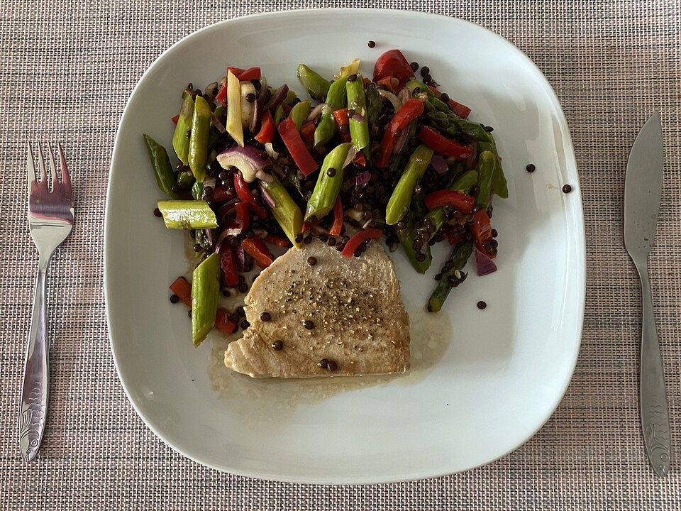 Thunfischsteaks An Salat Von Gr Nem Spargel Von Giwalato Chefkoch