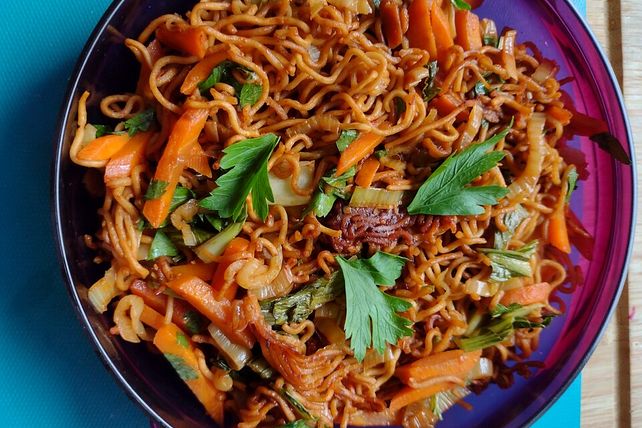 Wokpfanne Mit Pak Choi M Hren Und Mie Nudeln Von Akli Chefkoch