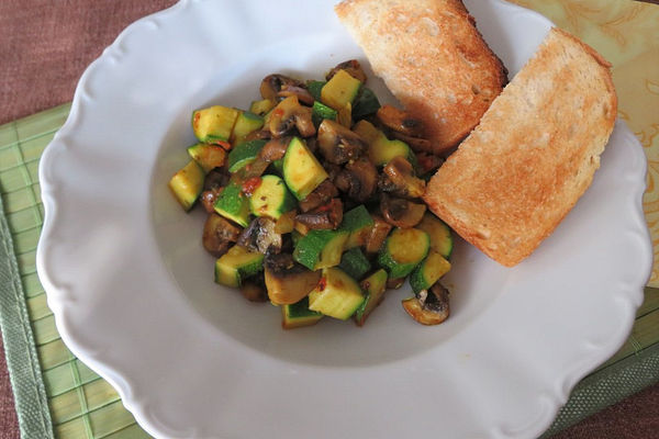 Zucchini Champignon Pfanne Von Zucchino Chefkoch