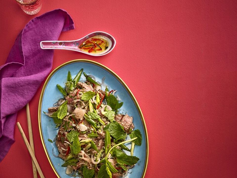 Thai Rindfleisch Salat Mit Minze Und Koriander Waterfall Beef Salad