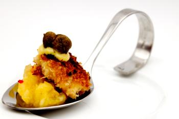 Ananas-Chili-Salsa, Wiener Schnitzel vom Räucherfisch, Ein Löffelchen