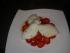 Waldmeistermousse mit Limettensoße und Erdbeeren