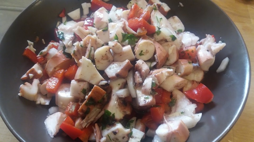 Tintenfisch-Salat mit Paprika und Knoblauch von Sonja | Chefkoch