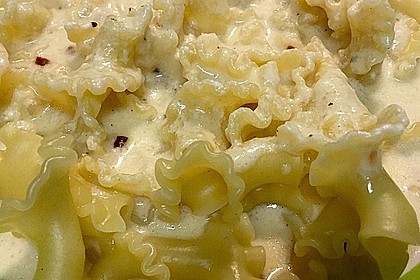 Spaghetti mit Knoblauch-Käsesauce (Bild)