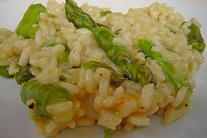 Risotto mit grünem Spargel und Parmesan (Bild)