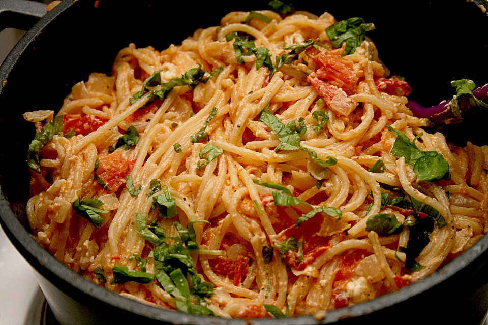 Spaghetti - Tomaten - Feta - Pfanne von hansolocg | Chefkoch