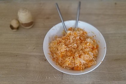 Sauerkrautsalat nach Omas Art (Bild)