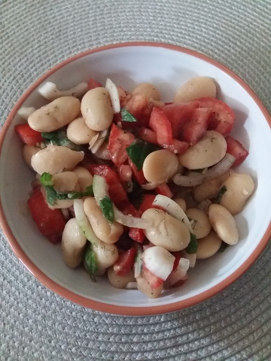 Salat mit weißen Bohnen und Tomaten von daja | Chefkoch