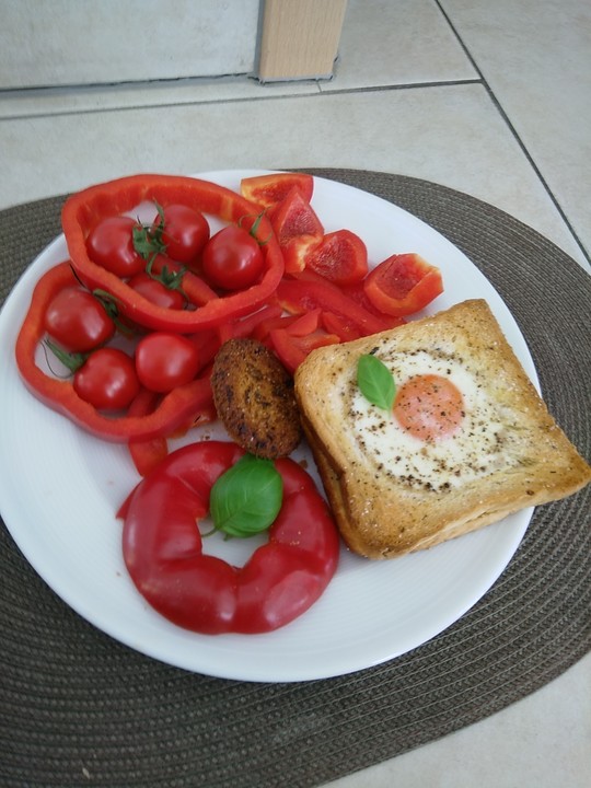 Eier im Toastbrot mit Rosmarin - Butter von elanda | Chefkoch