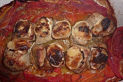 Schweinefilet mit Ziegenkäsedecke, Paprika und Honig (Bild)