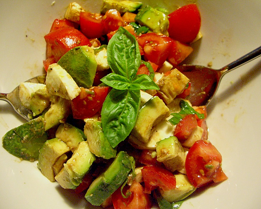 Avocado - Tomaten - Mozzarella - Salat von MrsJenny | Chefkoch