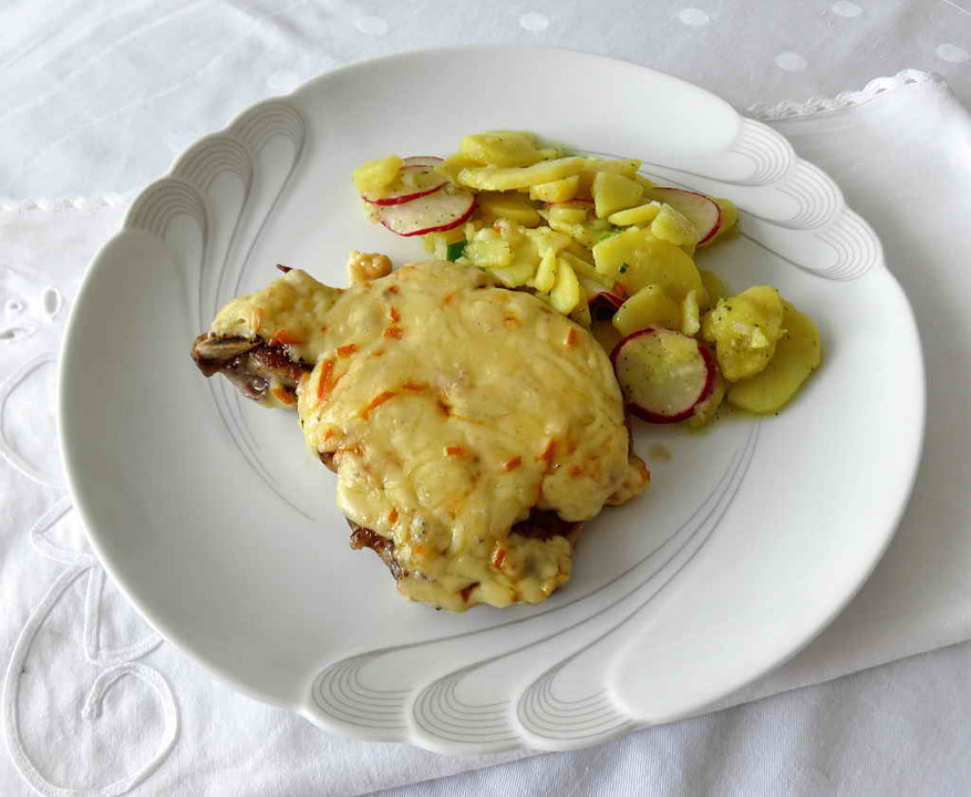 Koteletts mit Käse überbacken von bruzelinchen | Chefkoch