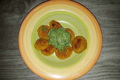 Süßkartoffelgnocchi mit Rucolapesto (Bild)