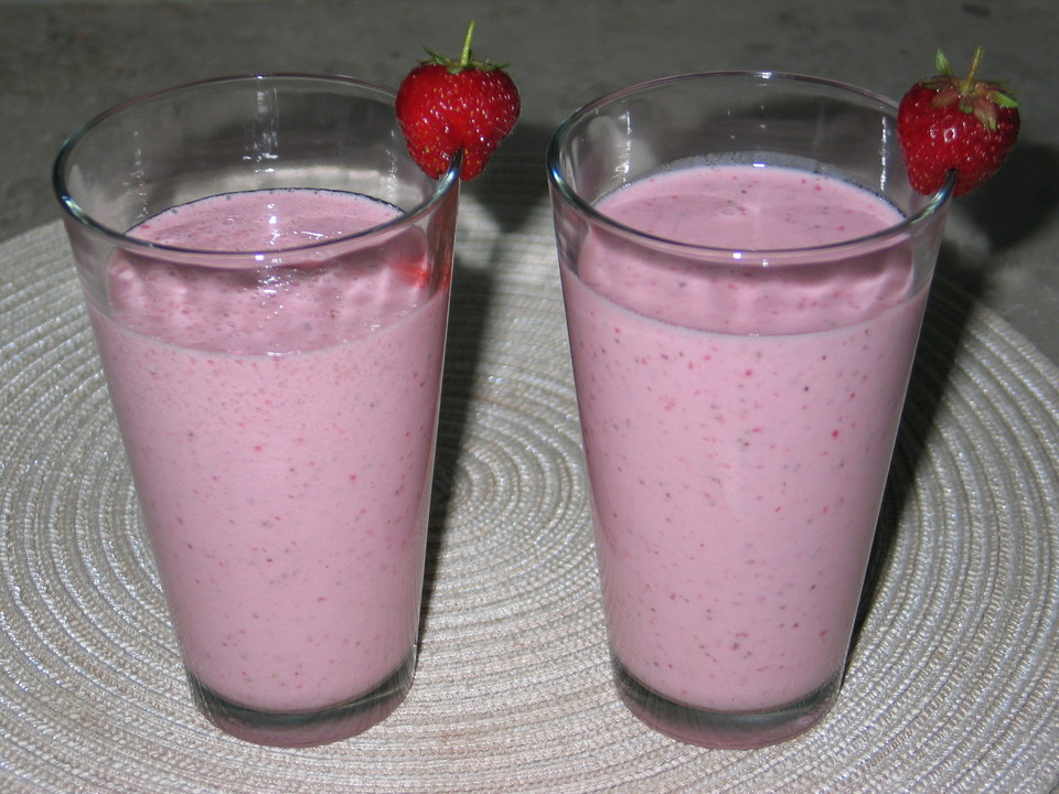 Erfrischender Erdbeer - Milchshake von HalloLissa | Chefkoch