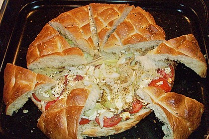 Fladenbrot mit Tomaten und Feta - Käse gefüllt (Bild)