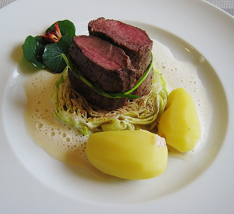 Lammlachse auf Spitzkohl von schrat | Chefkoch