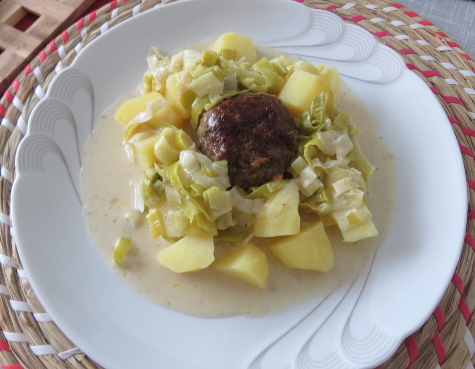 Fleischpflanzerl mit Kartoffel-Lauchgemüse von lecker-essen | Chefkoch