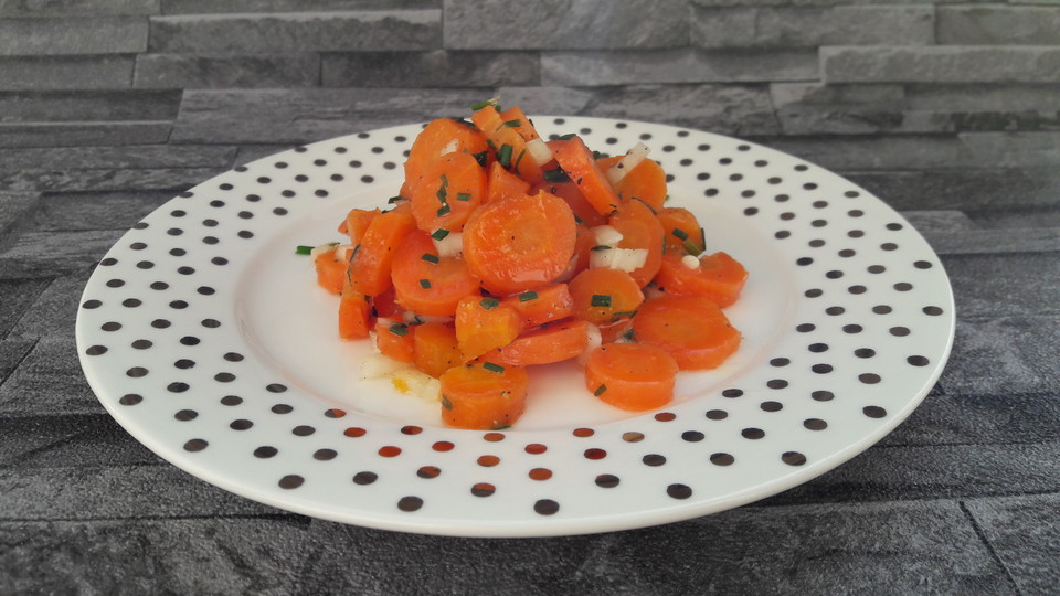 Gedämpfter Karottensalat von torj | Chefkoch