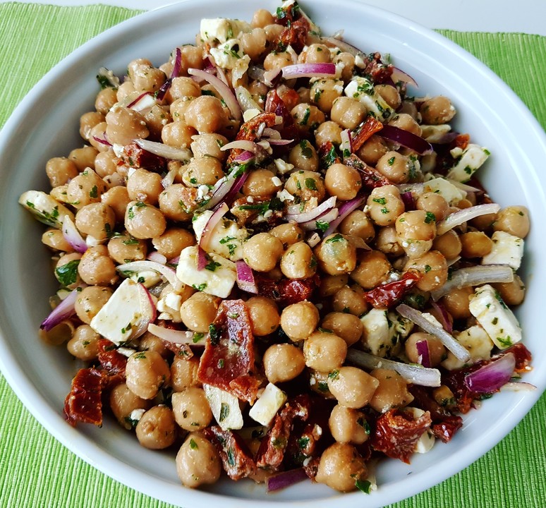 Kichererbsensalat mit getrockneten Tomaten und Feta von grisi | Chefkoch