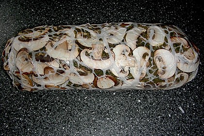 Crepinette vom Bison mit Rotwein - Pfeffersauce und Semmel - Pilz - Knödel (Bild)
