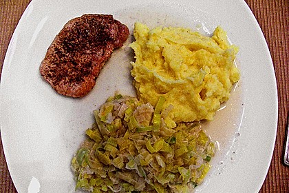 Porreegemüse mit Minutensteaks (Bild)