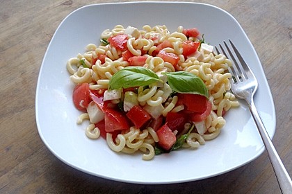 Pasta mediterran mit Chili und Knoblauch (Bild)