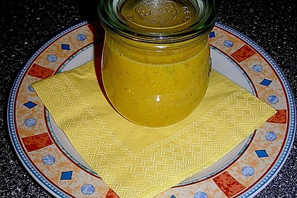 Karottensuppe mit Orangensaft und Meerrettich (Bild)