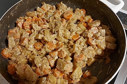 Herbstliche Möhren - Kartoffelpfanne mit Gorgonzola und Walnüssen (Bild)