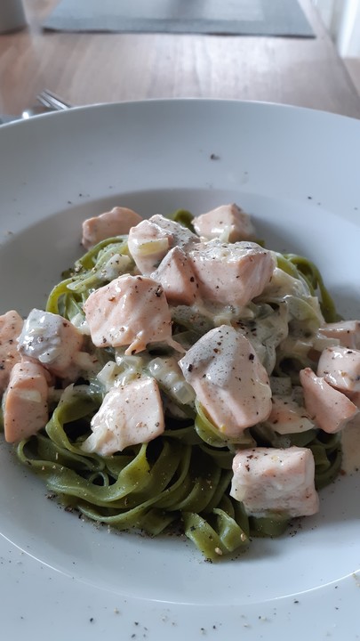 Gebratener Lachs auf Tagliatelle von Tryumph800 | Chefkoch