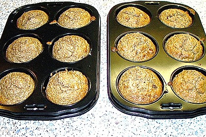 Geniale Apfel - Muffins mit Rosinen und Nüssen (Bild)