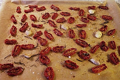Getrocknete kleine Tomaten (Bild)