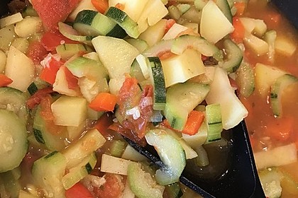 Kartoffel-Paprika-Zucchini-Topf (Bild)