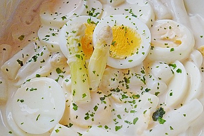 Spargelsalat mit Ei (Bild)