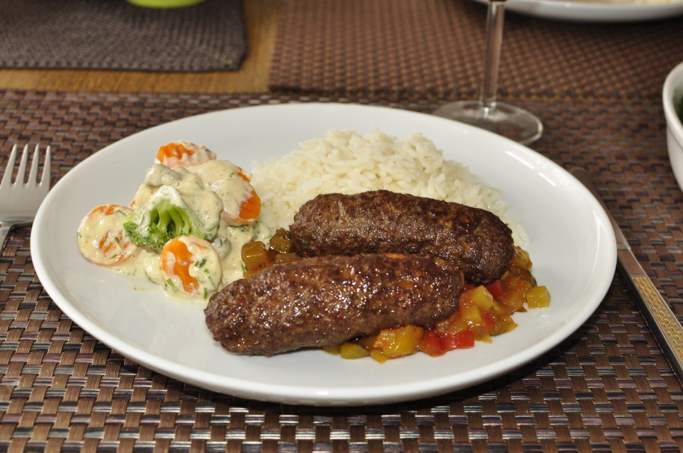 Cevapcici mit Buttergemüse und Reis von lucy2208 | Chefkoch