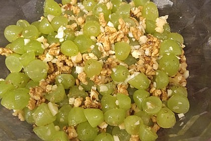 Knoblauch - Trauben - Nuss Salat (Bild)