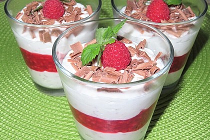 Stracciatella - Joghurt - Creme mit Himbeeren (Bild)