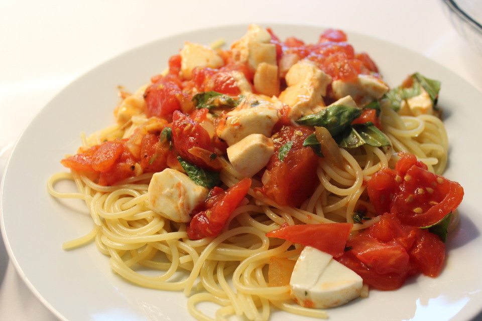 Tomatensauce mit Mozzarella aus frischen Zutaten von Meggixx | Chefkoch