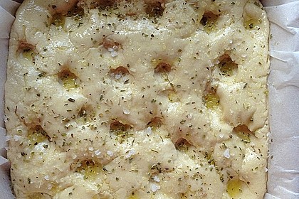 Brot mit Grieß und einem feinen Olivenölgeschmack (Bild)