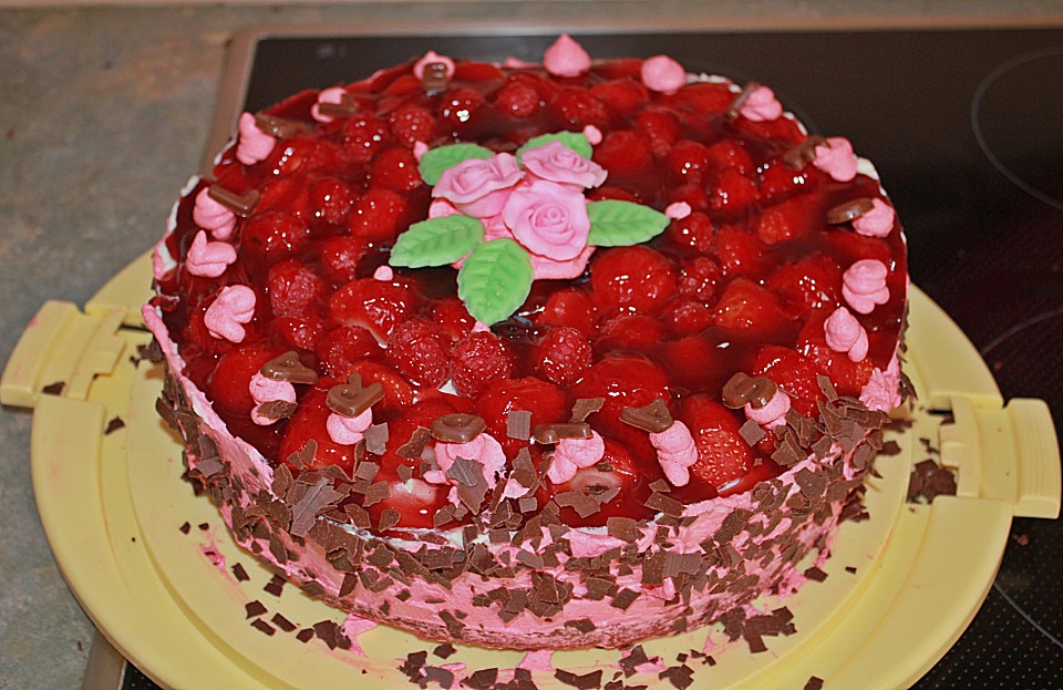 Windbeuteltorte mit Erdbeeren und Eierlikör von pinktroublebee | Chefkoch