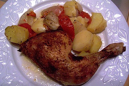 Hähnchen-Tomaten-Zwiebel-Kartoffel-Topf (Bild)