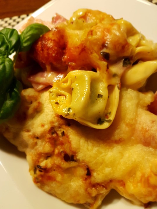 Überbackene Tortellini in einer Knoblauch-Sahnesauce von maasta | Chefkoch